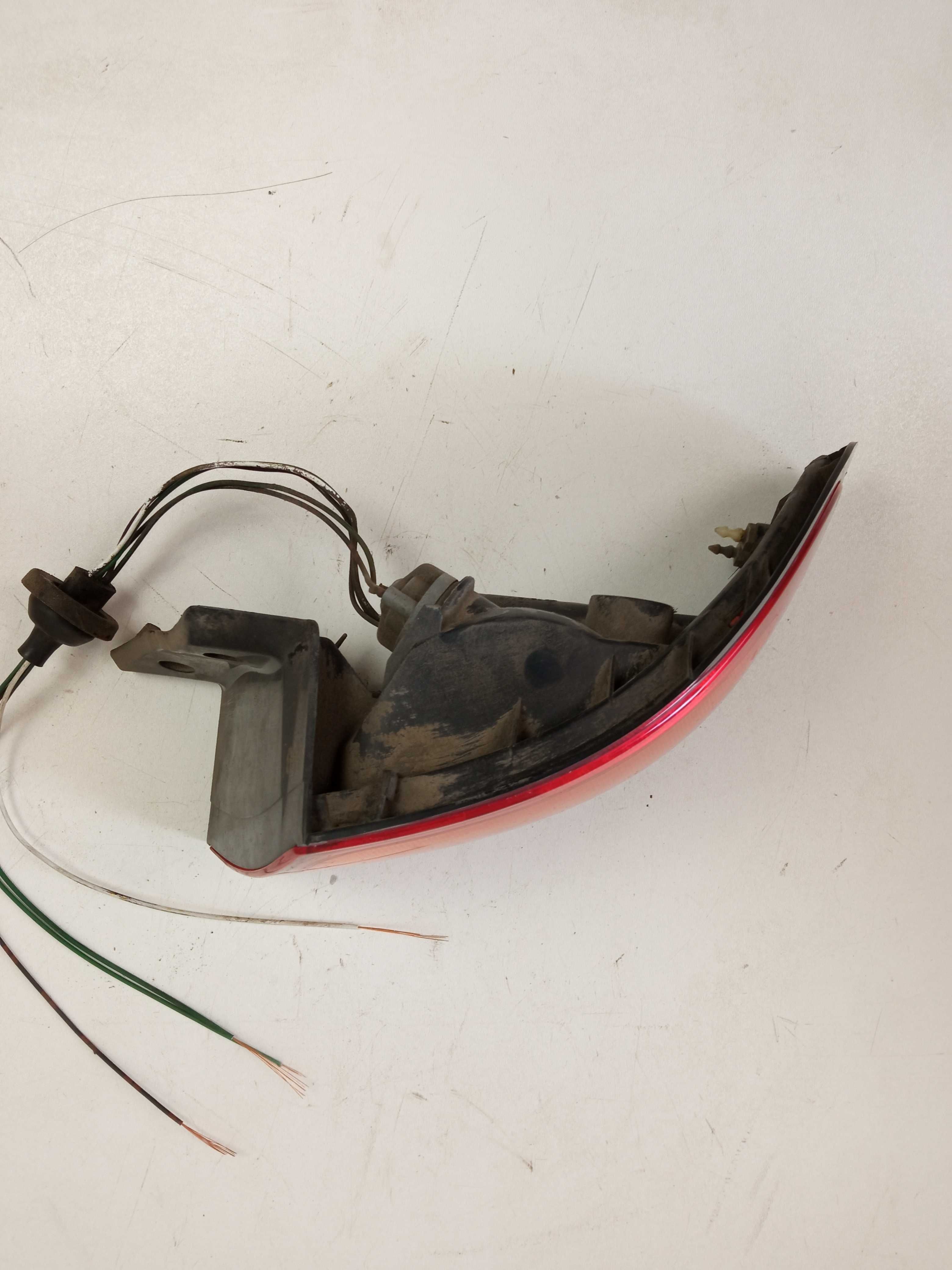 Mazda 323F BA Lampa Prawa Tylna Prawy Tył PT