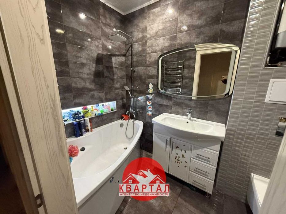 Продается 2-х комнатная полнометражная квартира на Мира