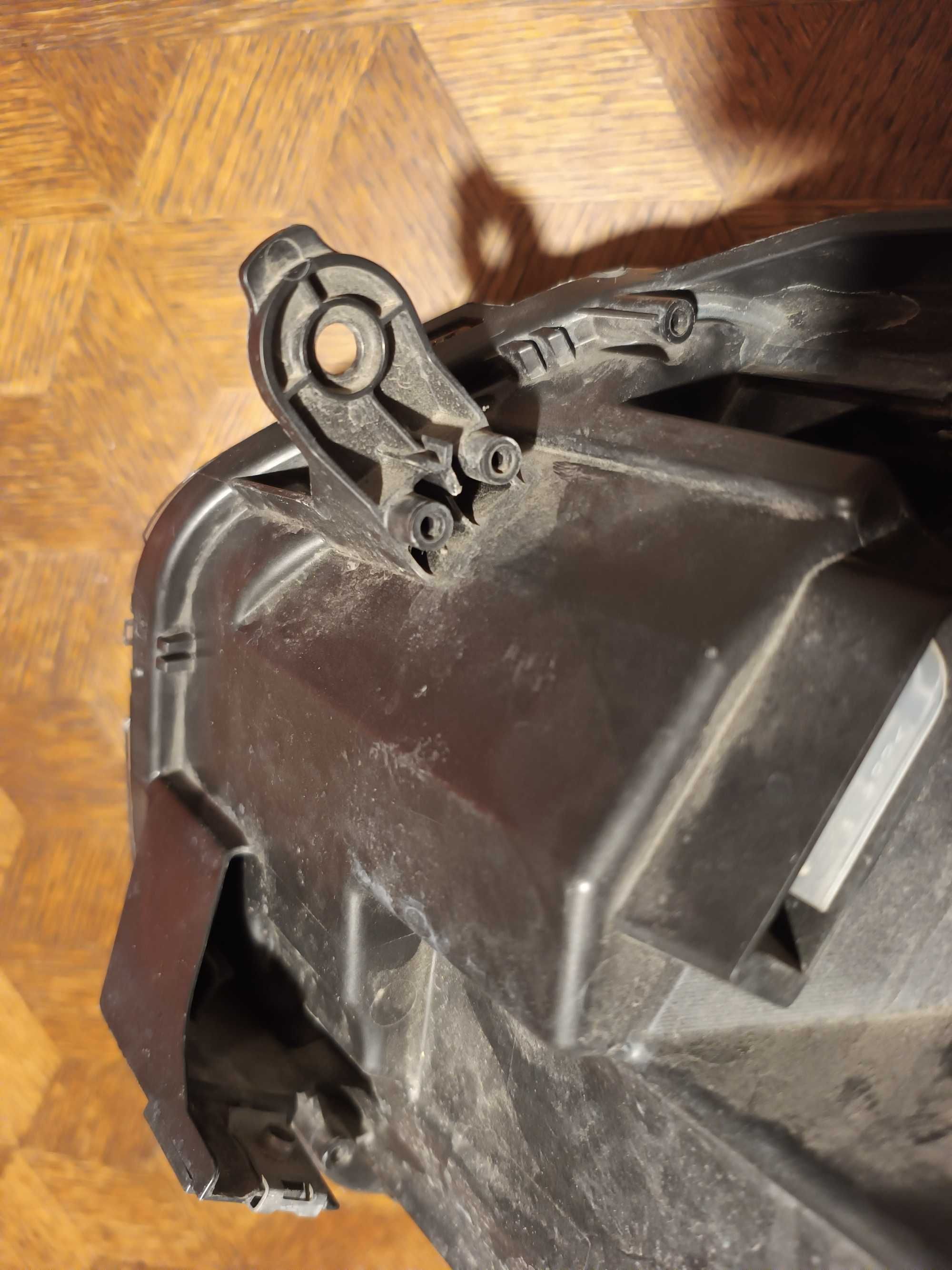 Lampa reflektor przedni prawy lewy Dacia Duster Led lift 2021- Y