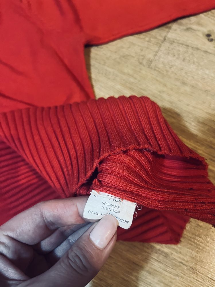 Wool czerwony sweter damski rozm S welniany v dekolt w serek
