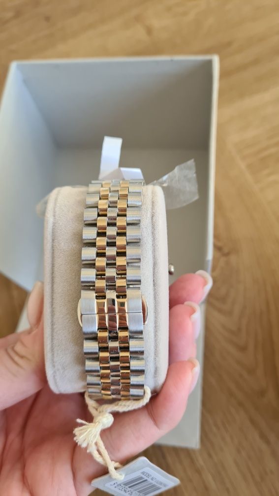 Zegarek Vivienne Westwood cyrkonie perłowa tarcza