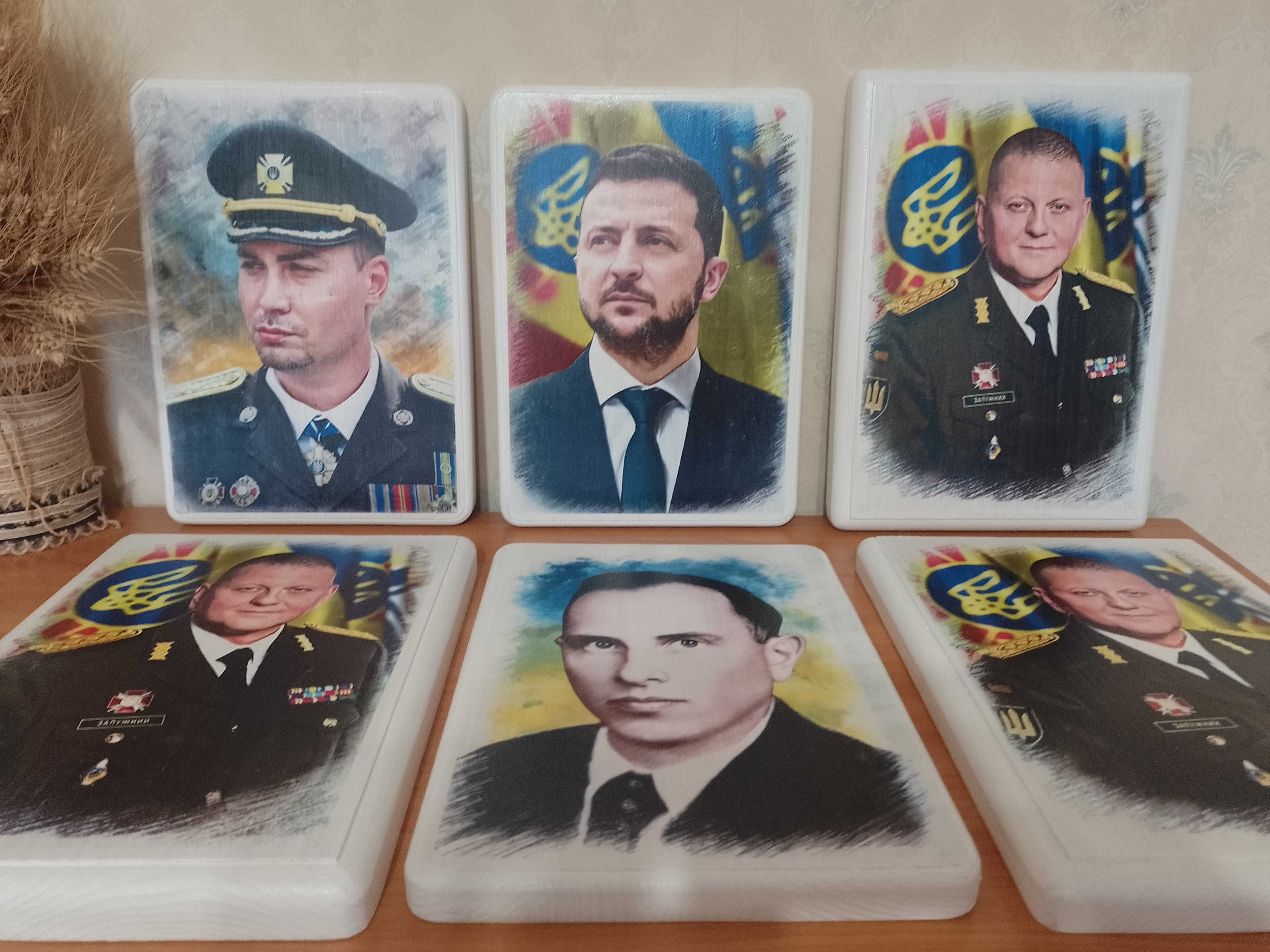 Портрет Володимира Зеленського | Купити картину на дереві в Україні