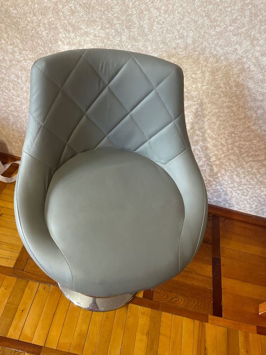 Стілець для бровиста