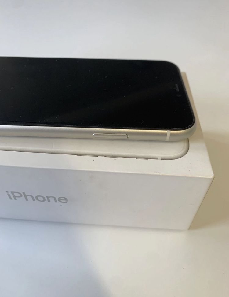 Продам IPhone 11/64GB