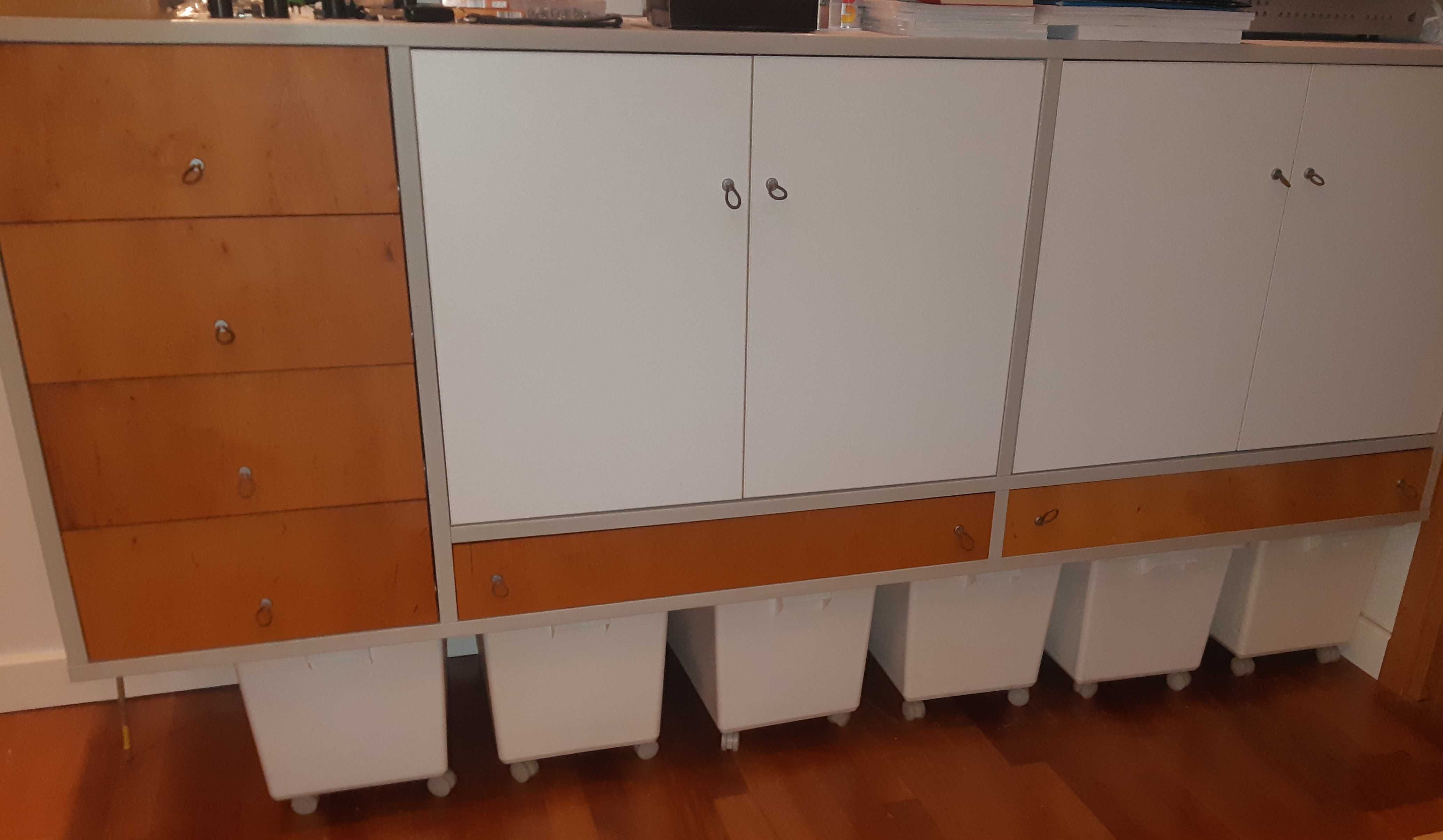 biały pojemnik kosz pudełko IKEA SLUGIS pod regał, szafkę, komodę
