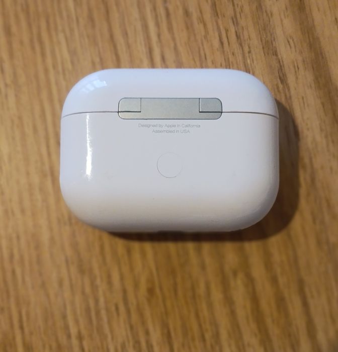 Зарядный чехол для AirPods Pro 2