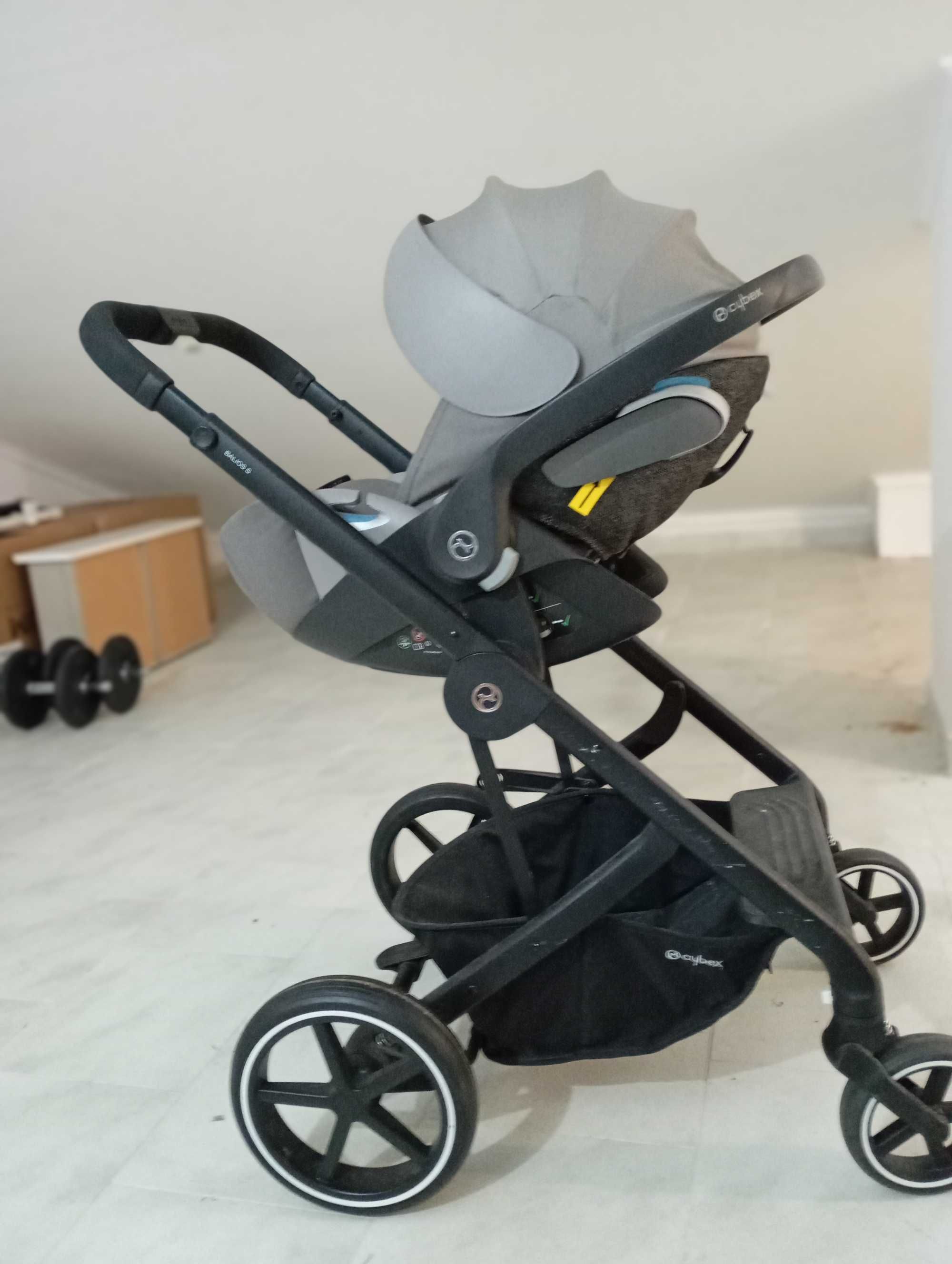 Conjunto Cybex Balios S com Ovo cloud z e adaptadores.