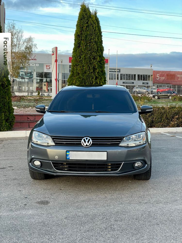Volkswagen Jetta 2014 1.8 наймаксимальніша комплектація