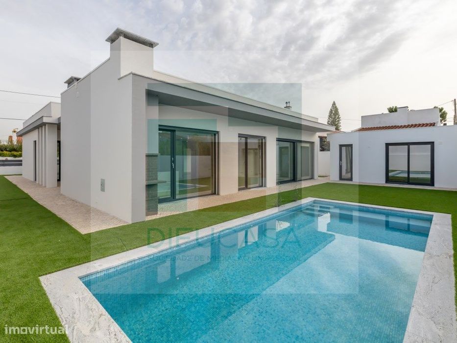 Moradia Isolada T4 c/ Garagem e Piscina - PRONTA A HABITAR