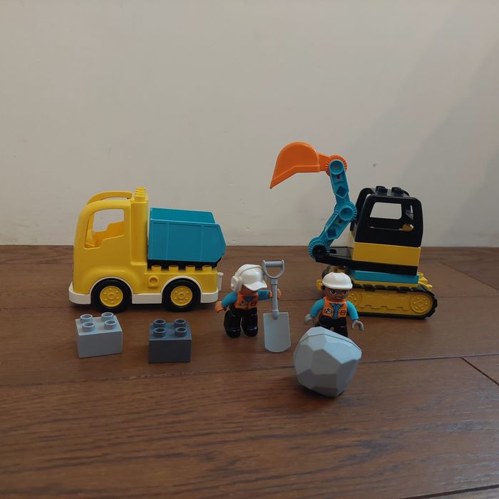 Ciężarówka lego duplo i koparka gąsienicowa 10931