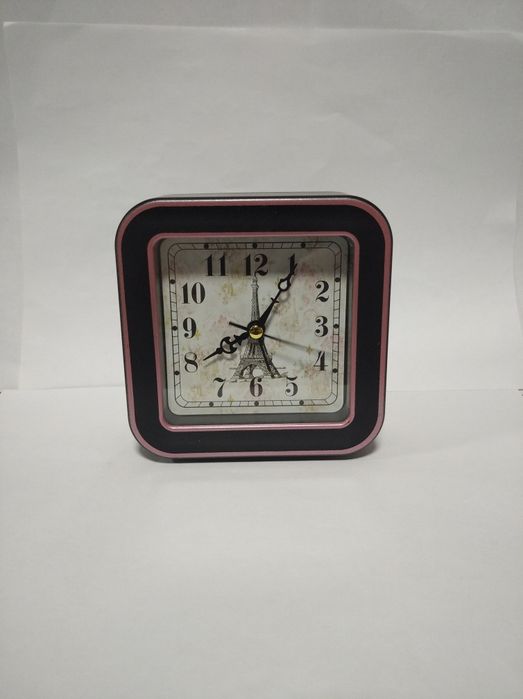 Будильник, годинник