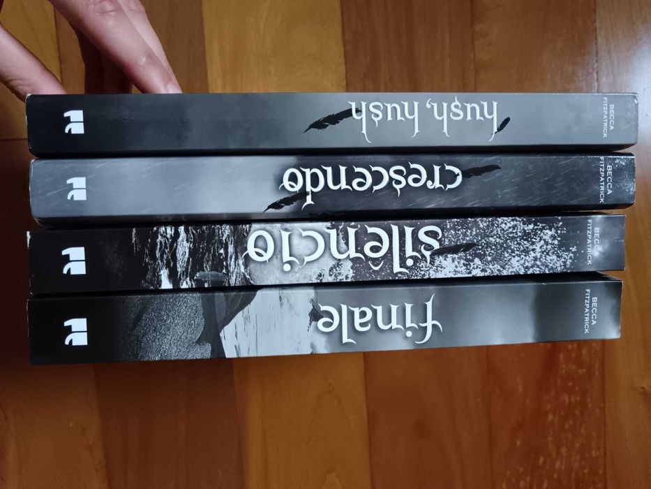 Hush Hush Saga - Coleção de Livros Juvenis