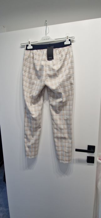 Spodnie damskie firmy Reserved