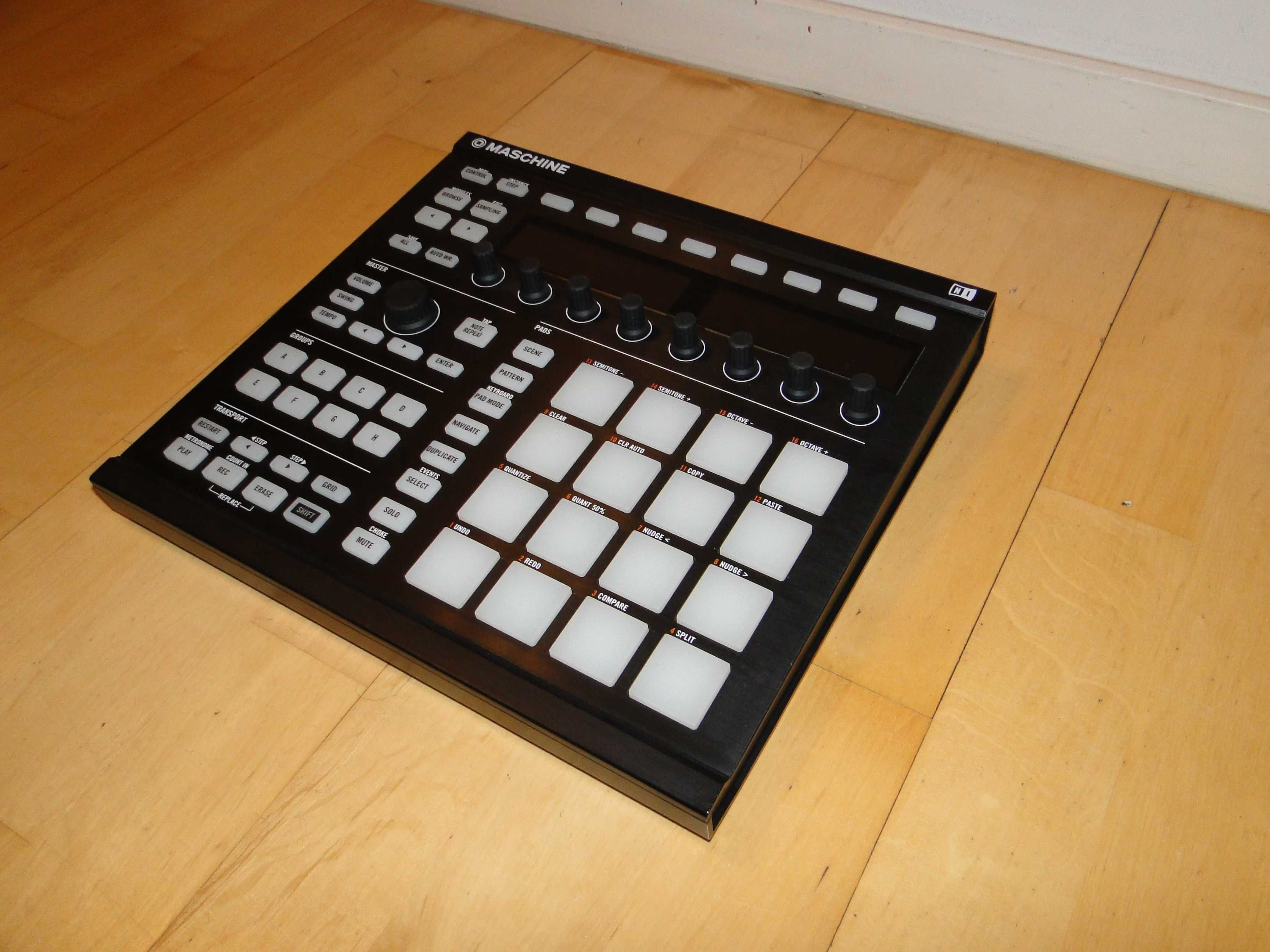 Zawodowa Stacja Dla DJ Kontroler Native Instruments Maschine MK2.Nówka