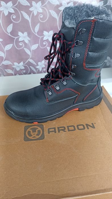 Продам робочі ботинки зимові 44 розмір.