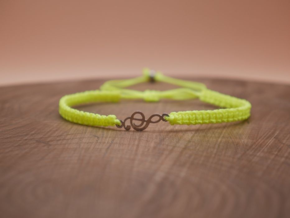 Neonowe bransoletka klucz wiolinowy makrama handmade rękodzieło
