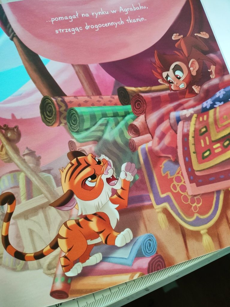 Palace Pets książeczka z naklejkami Poznaj Sułtana tygrysek Dżasminy