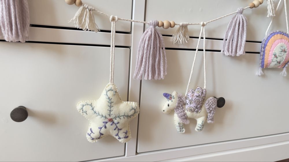 Girlanda z filcu do pokoju dziecięcego handmade