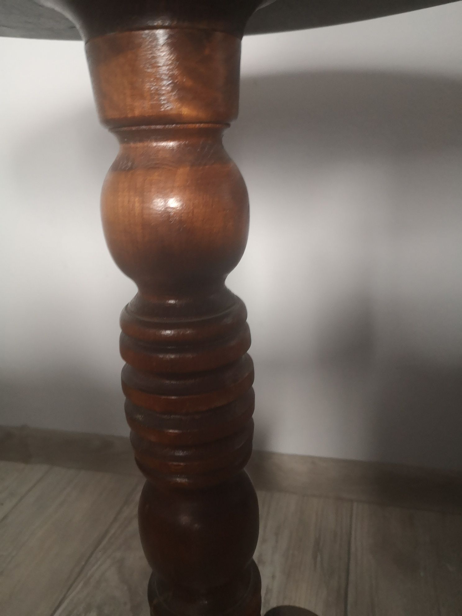 Stary stolik drewniany wys. 60 cm.