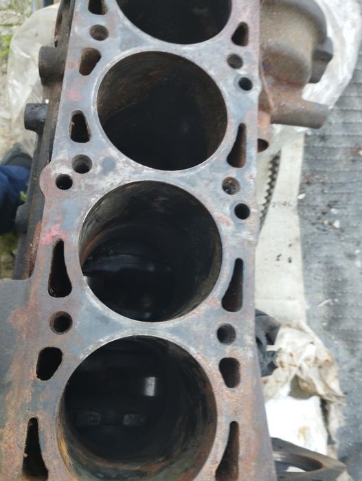 Продам блок на Опель кадет 1.6 бензин