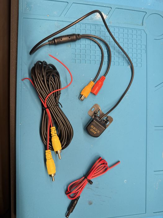 Kamera cofania AHD z przewodami