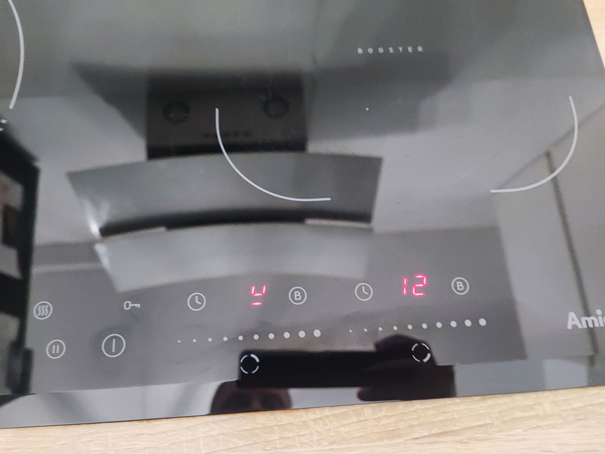 Płyta indukcyjna Amica Pid 6544NSTB 2.1 lekko uszkodzona