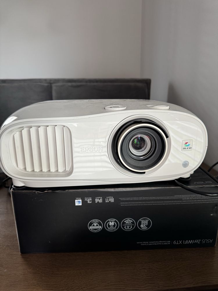 Projektor Epson TW7100