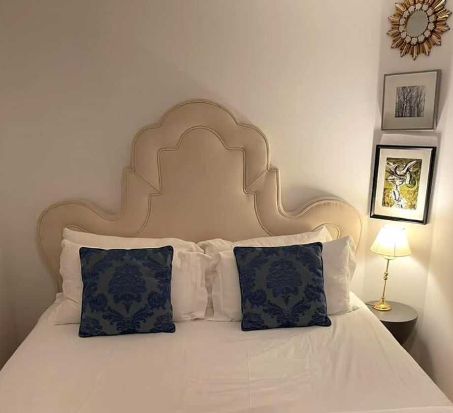 Cabeceira de cama estofada em tecido
