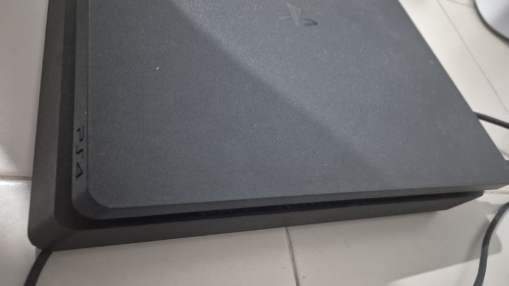 Playstation 4 vendo ou troco