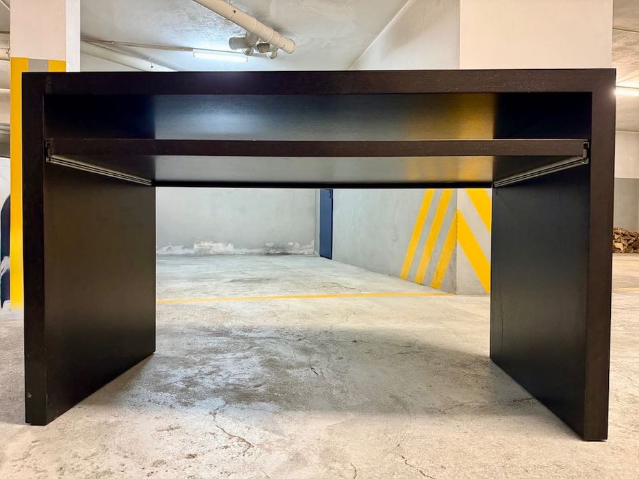 Secretária em madeira maciça