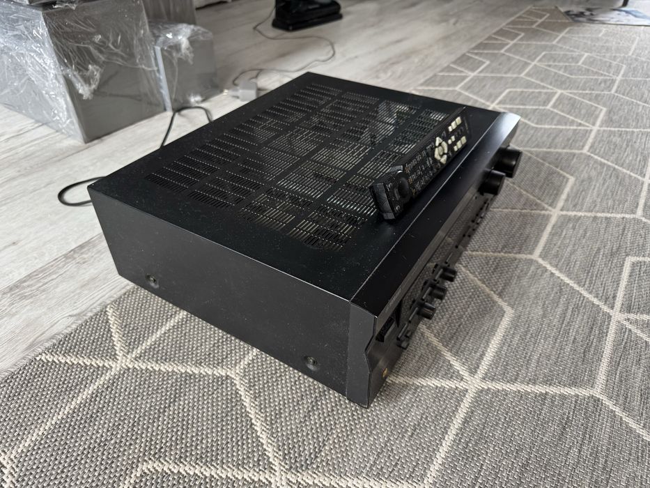 Amplituner YAMAHA RX-v596RDS