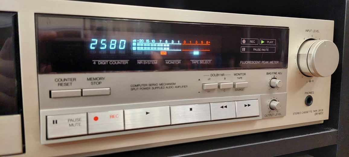 Продам кассетную деку Denon dr m 22