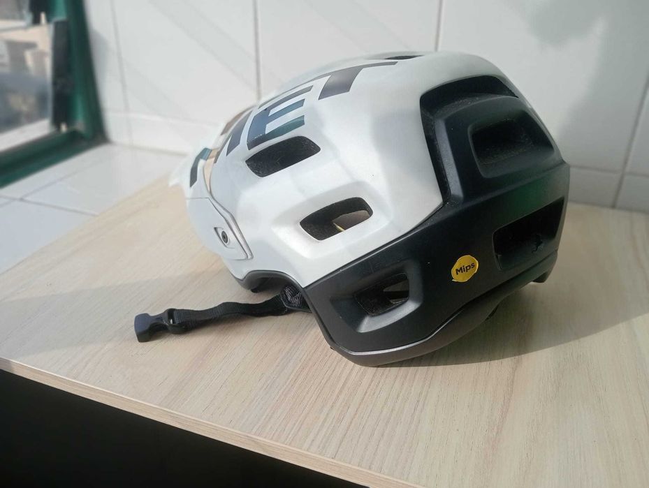 Capacete MET Roam MIPS Tamanho L usado