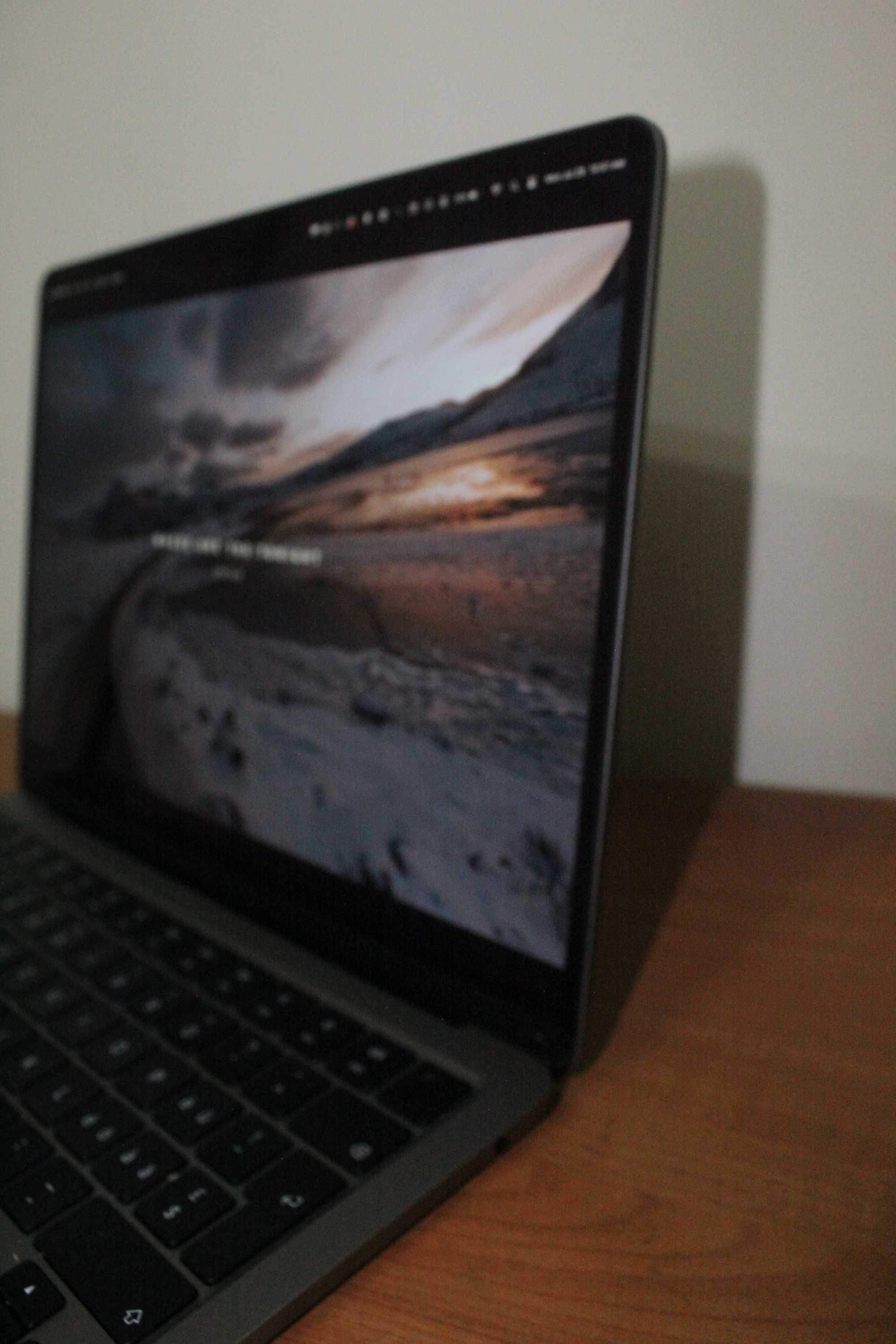 MacBook Air 13’’ 2022 M2 - Como Novo!