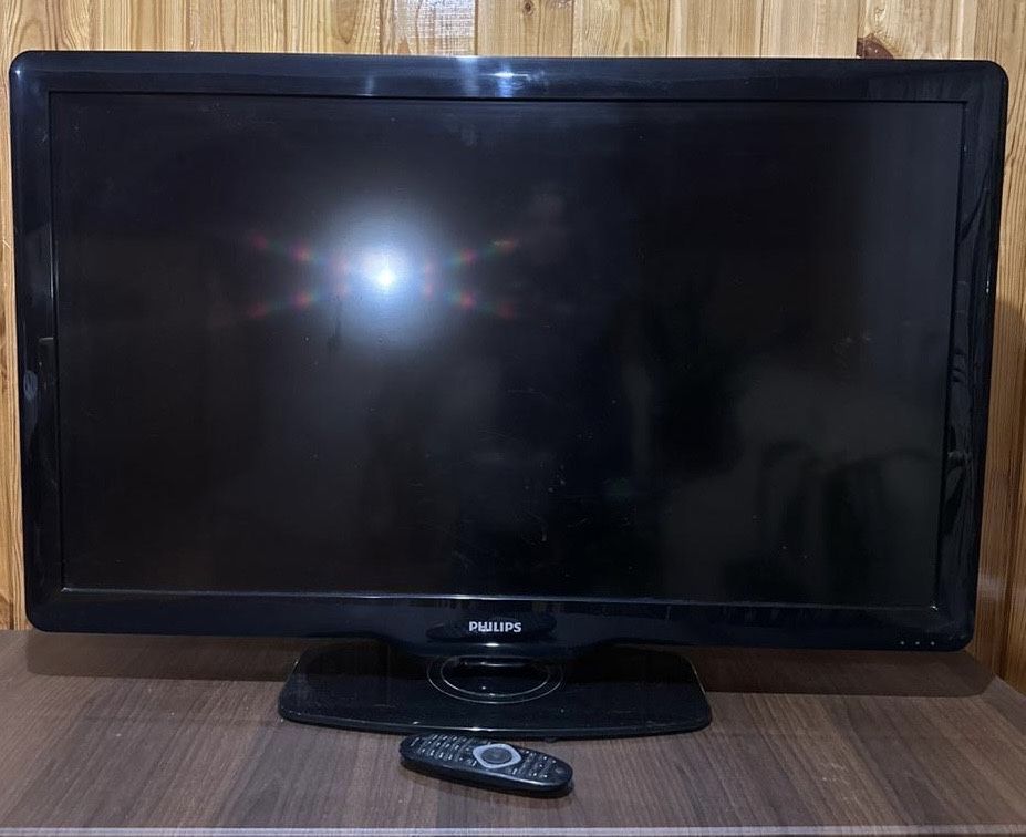 Телевізор 32 дюйми PHILIPS філіпс