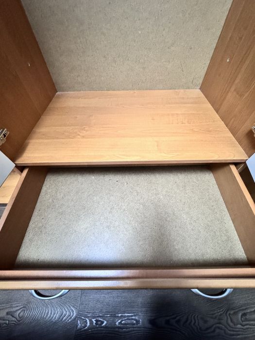 Шафа з дзеркалом