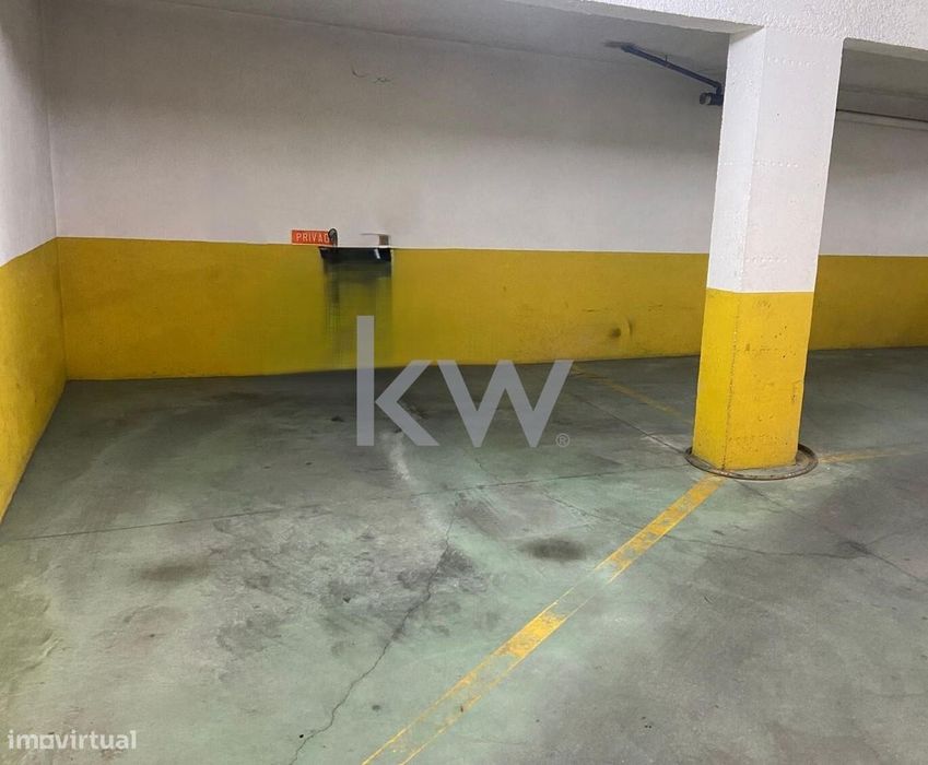 Lugar de Garagem à Venda em Torres Vedras – Segurança e Conveniênci