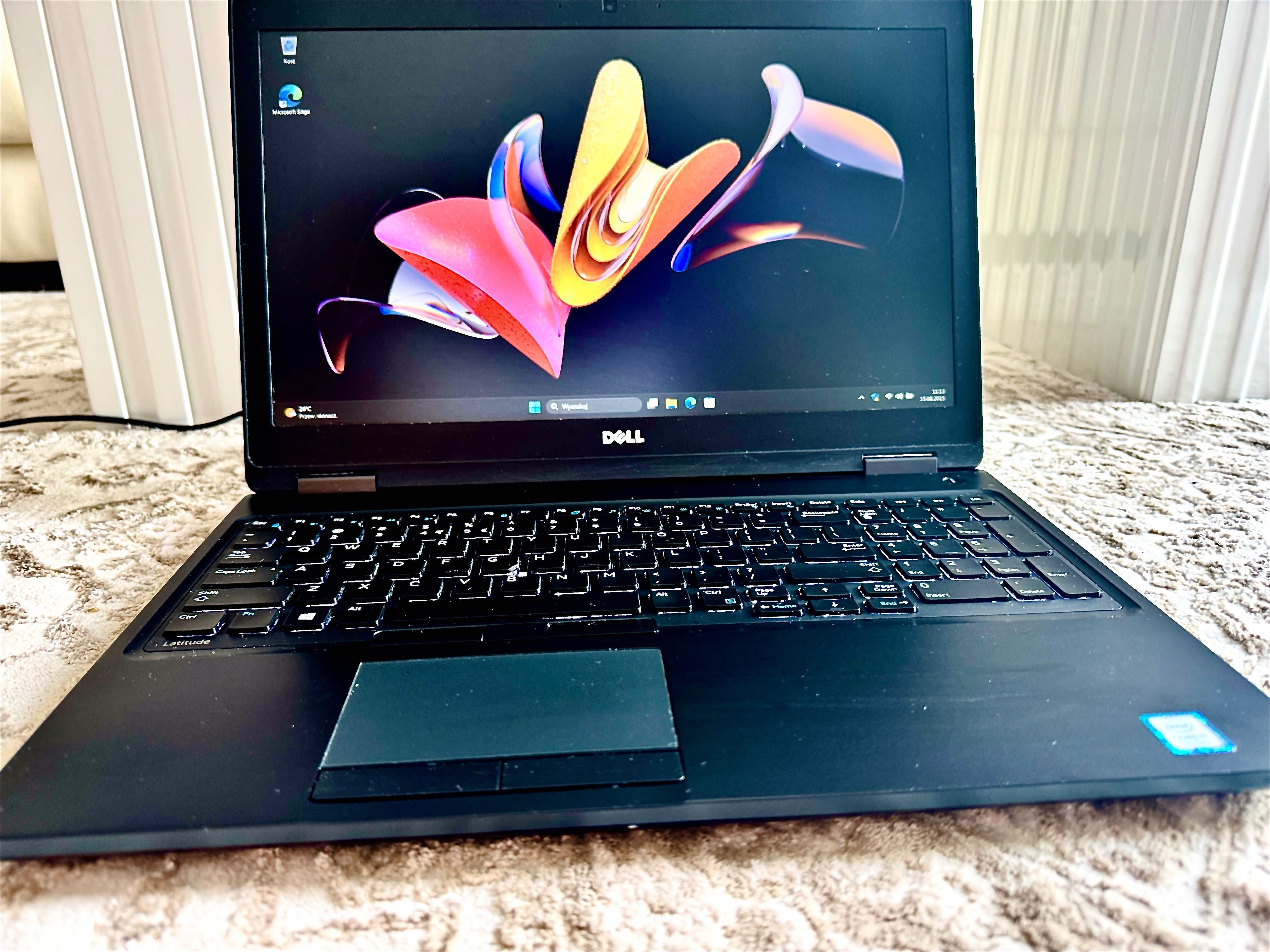 Laptop Dell Core i7 DDR4-8GB Win11 SSD USB-C Podświetl Klawia Notebook