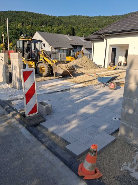 Prace ziemne usługi koparkami wyburzenia transport usługi brukarskie
