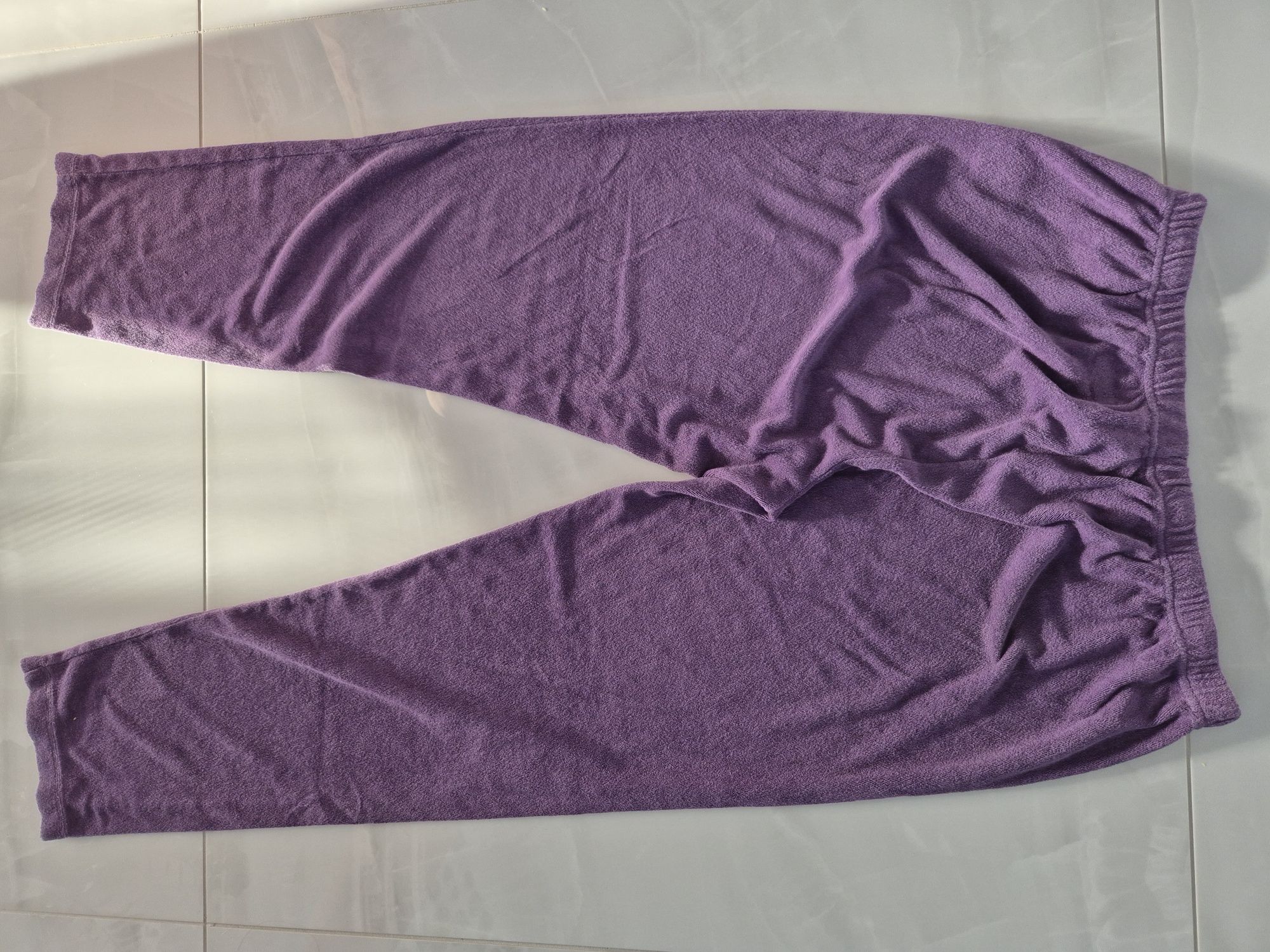 Fioletowe spodnie dresowe welurowe welur desy 44 XL Esmara