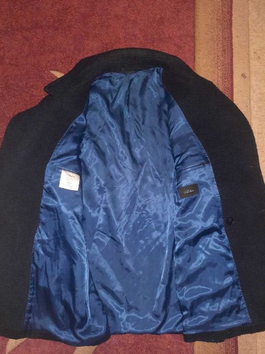 Чоловіче пальто темно-синього кольору фірми Arber