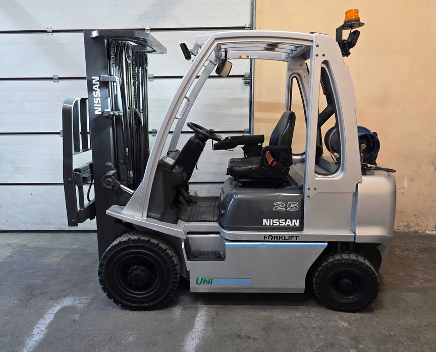 Навантажувач вилковий газовий Nissan 2,5 тонн триплекс 4,5 метра