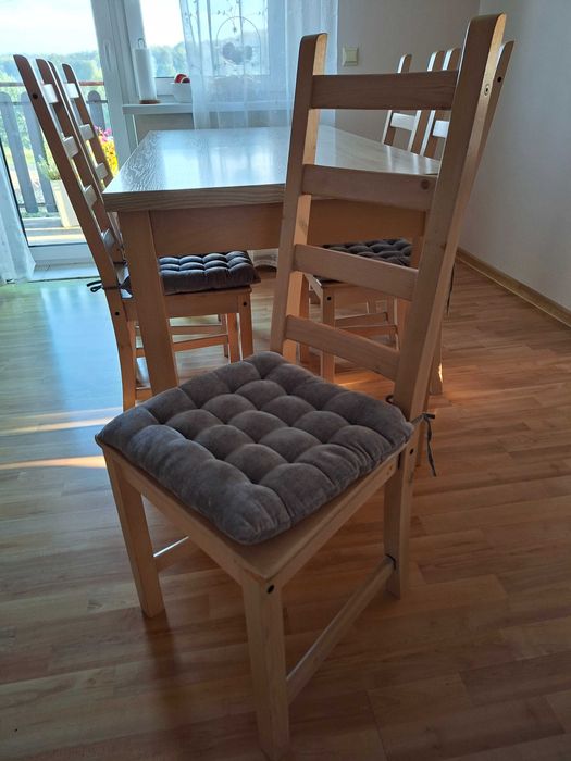 Sprzedam stół z krzesłami