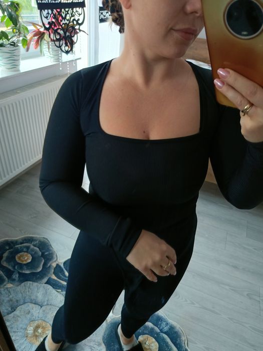 Body czarne z kwadratowym dekoltem