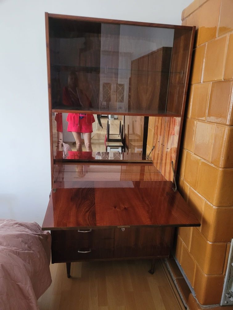 Meble lakierowane retro