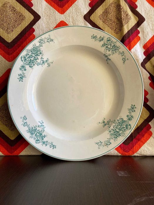 Pratos em porcelana - vários