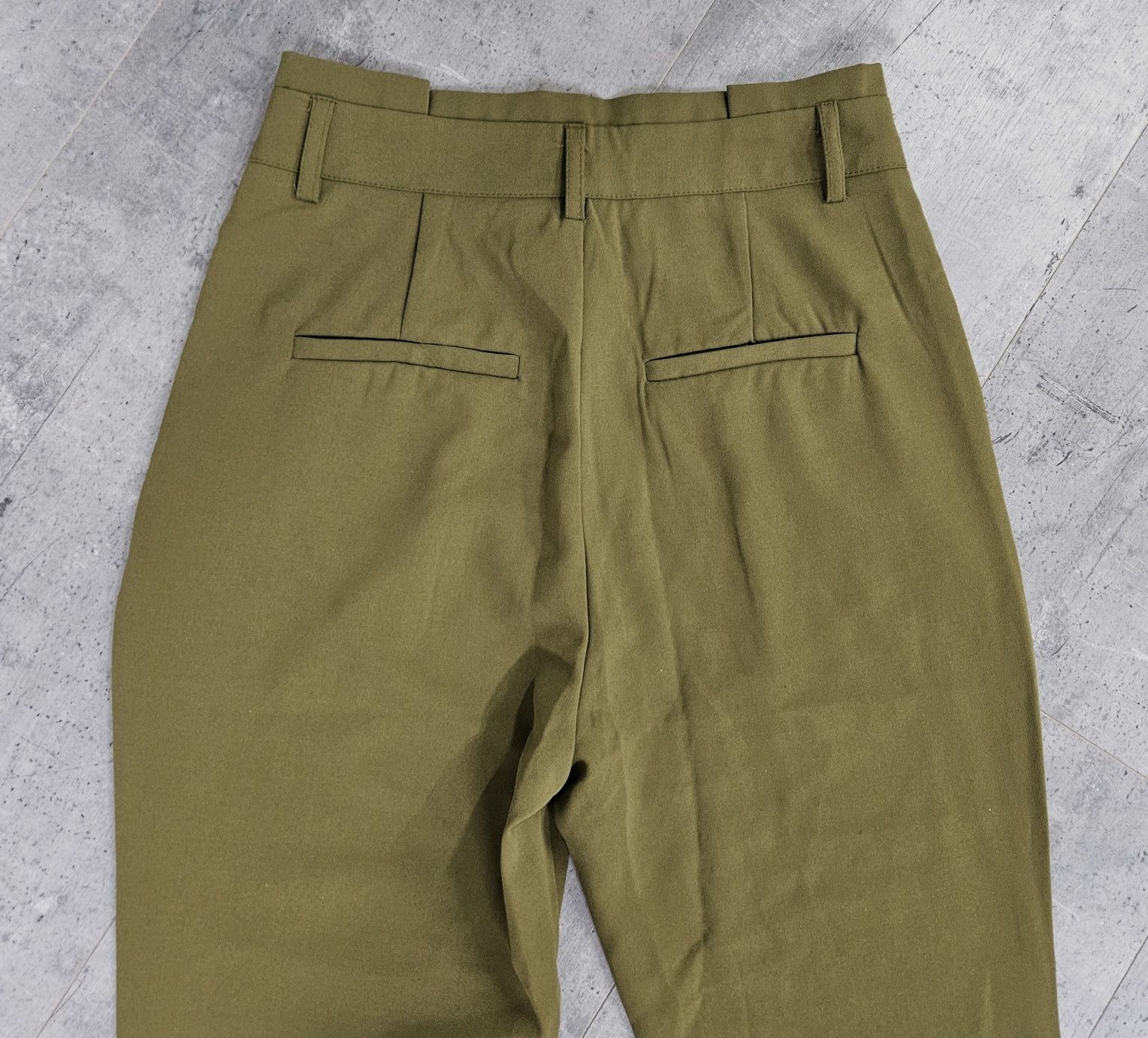 Zielone Khaki spodnie cygaretki House XS