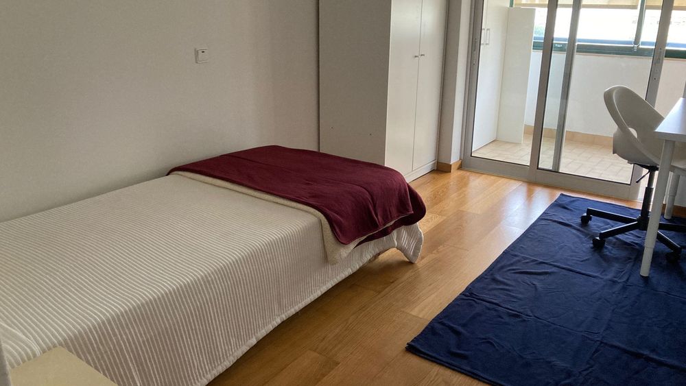 Quarto para Arrendar - Perto da Universidade e Hospital