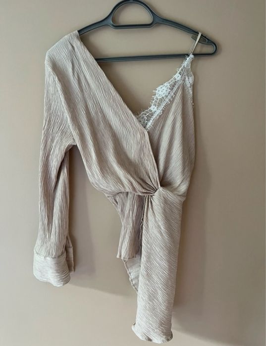 Efektowna bluzka na jedno ramię