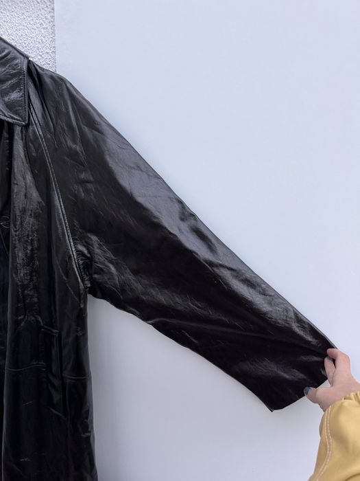 Casaco comprido / gabardine vinil preto
